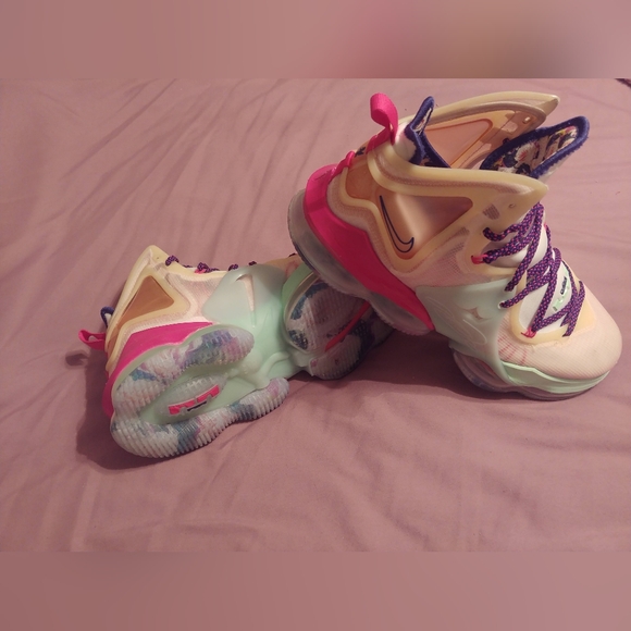 Lebron 19 - Picture 6 of 6